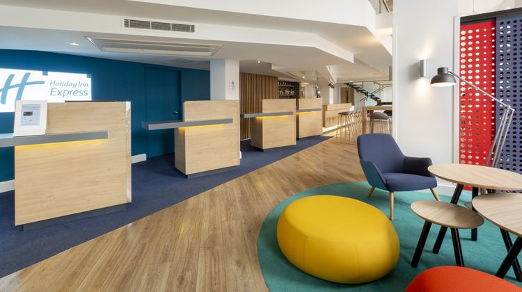 Holiday Inn Express Edinburgh City Ctr Lobby