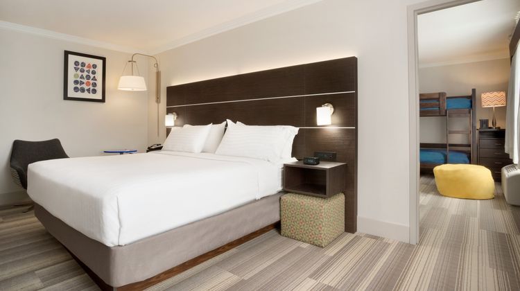 Holiday Inn Express Hotel & Suites Suite