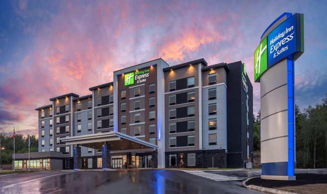 Holiday Inn Express & Suites Moncton Exterior