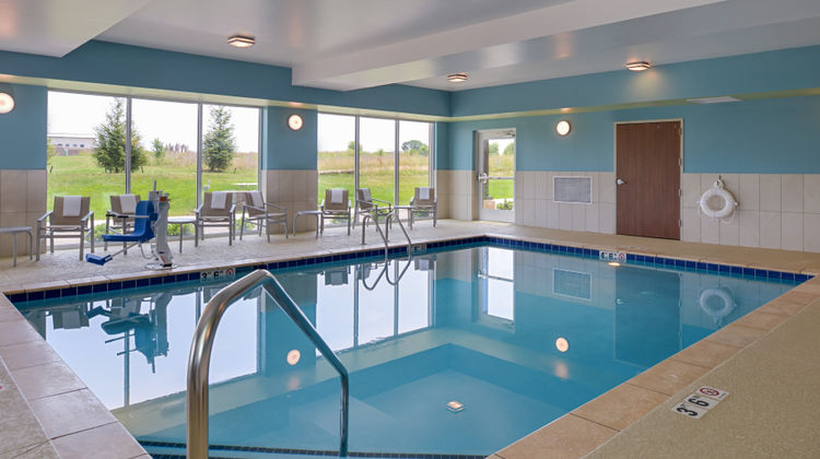 Holiday Inn Express Spring Hill Pool