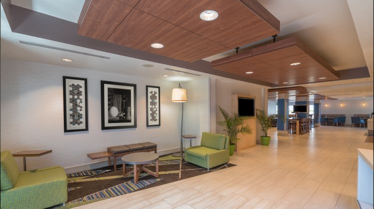 Holiday Inn Express Radcliff-Fort Knox Lobby