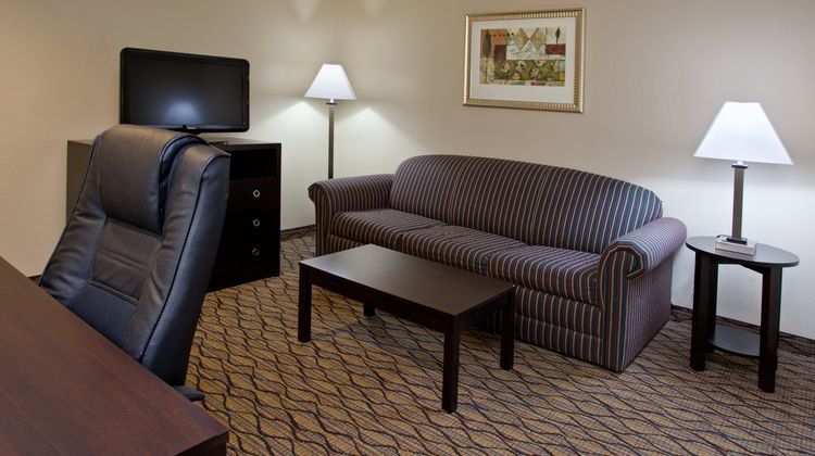 Holiday Inn Express & Suites Columbus Ea Room