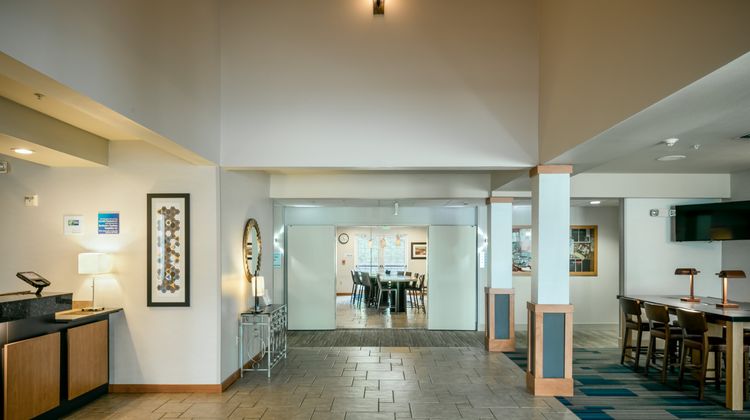 Holiday Inn Express on the River Lobby