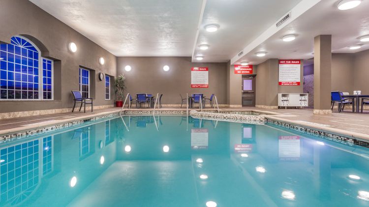 Holiday Inn Express Hotel & Suites Pool