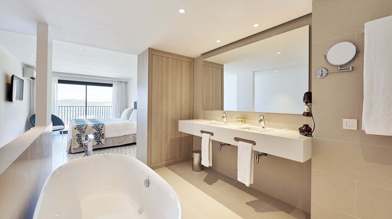 <b>Eurostars Ibiza Room</b>. Images powered by <a href="https://www.leonardoworldwide.com/" title="Leonardo Worldwide" target="_blank">Leonardo</a>.