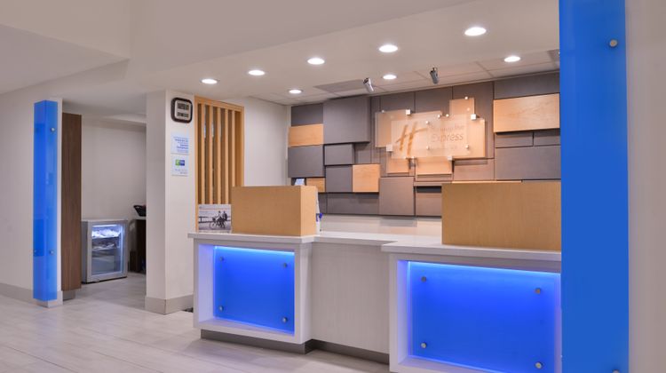 Holiday Inn Express Lobby