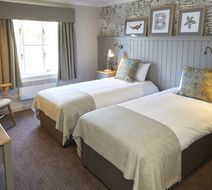 Bluebird Inn Room