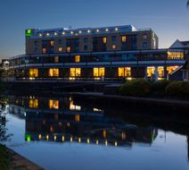 Holiday Inn Brentford Lock Exterior