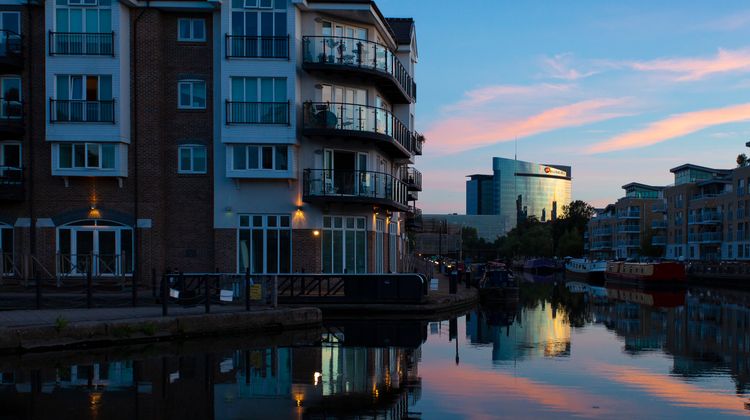 Holiday Inn Brentford Lock Exterior