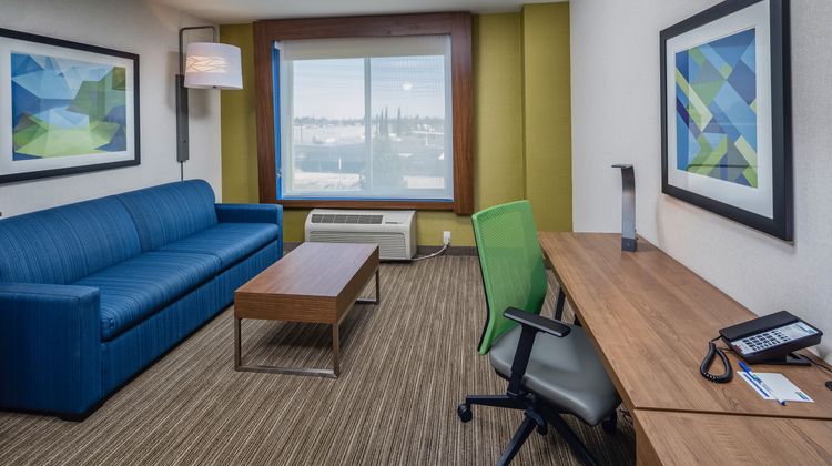 Holiday Inn Express Hotel & Suites Room