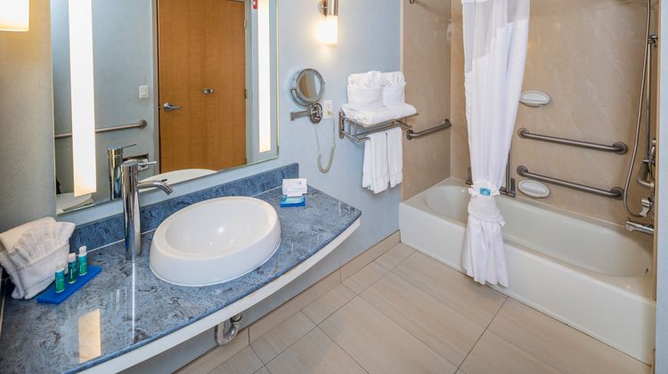 Holiday Inn Express Hotel & Suites Room