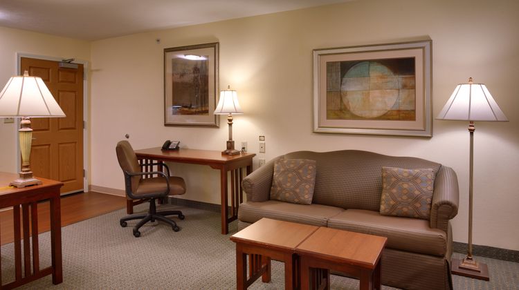 Staybridge Suites - Omaha Suite