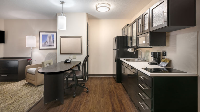 <b>Candlewood Suites Sterling Suite</b>. Images powered by <a href="https://www.leonardoworldwide.com/" title="Leonardo Worldwide" target="_blank">Leonardo</a>.