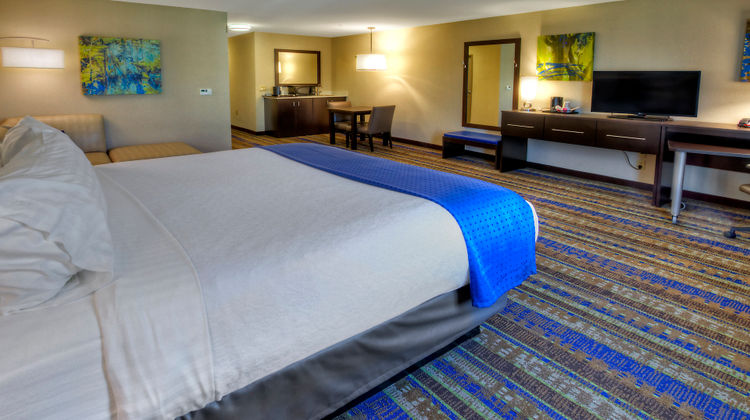 Holiday Inn Hotel & Suites Tupelo North Room
