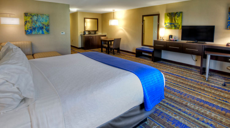Holiday Inn Hotel & Suites Tupelo North Suite