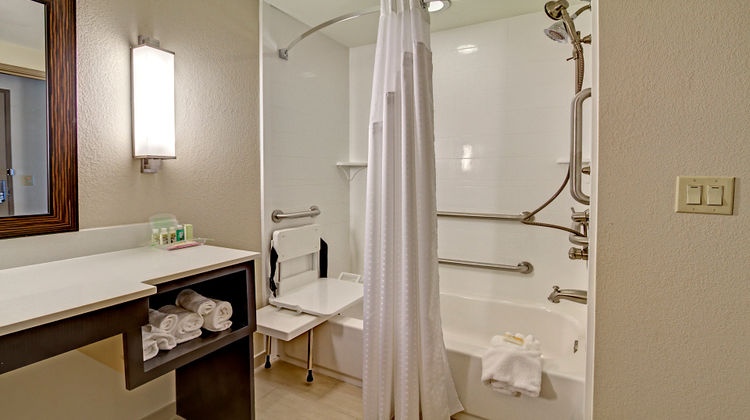 Holiday Inn Hotel & Suites Tupelo North Room