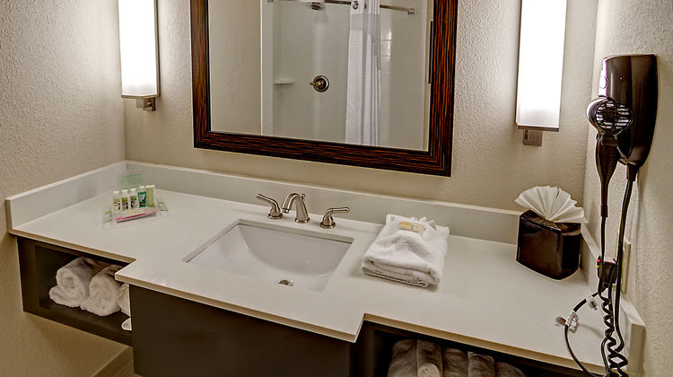 Holiday Inn Hotel & Suites Tupelo North Room