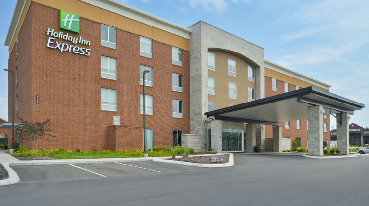 Holiday Inn Express Spring Hill Exterior