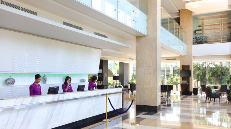 Holiday Inn Bandung Pasteur Exterior