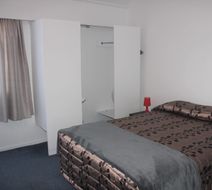 Centennial Court Motor Inn Room