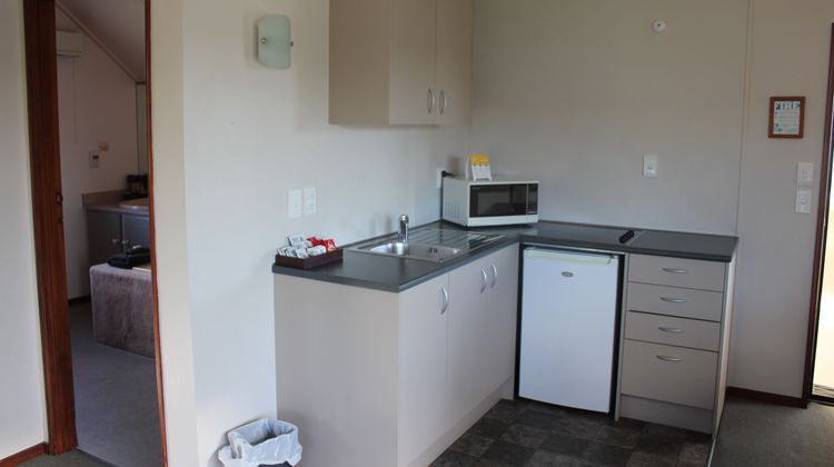 Centennial Court Motor Inn Room
