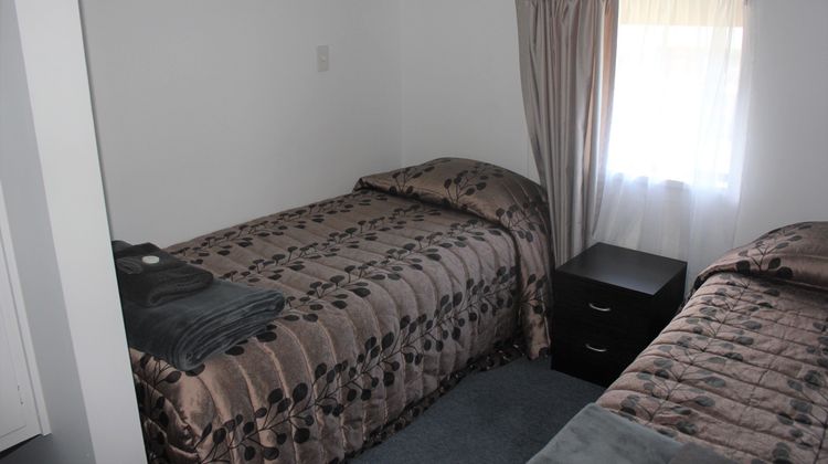 Centennial Court Motor Inn Room