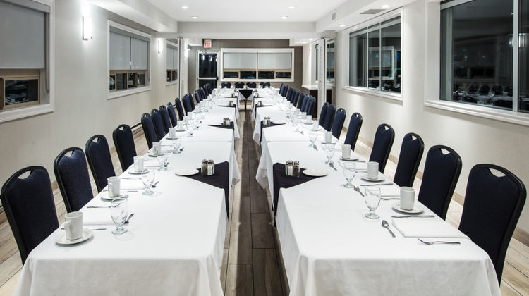 Holiday Inn Hotel & Suites Meeting