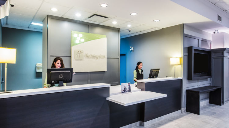 Holiday Inn Hotel & Suites Lobby