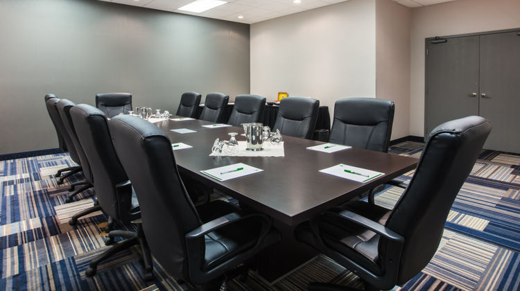 Holiday Inn Hotel & Suites Meeting