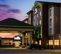 Holiday Inn Hotel & Suites Exterior