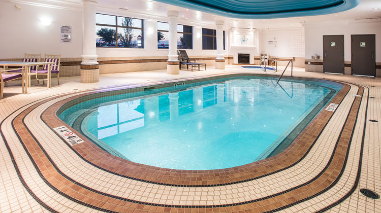 Holiday Inn Hotel & Suites Pool