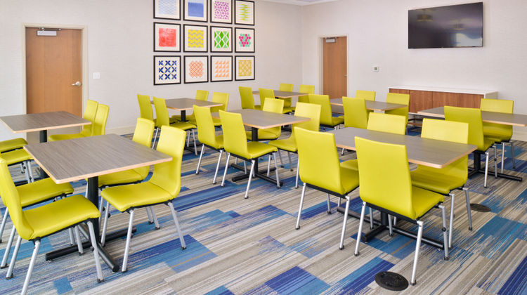 Holiday Inn Express & Suites Madison Meeting