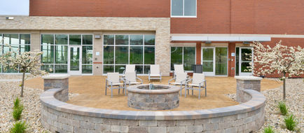 Holiday Inn Express & Suites Madison Exterior