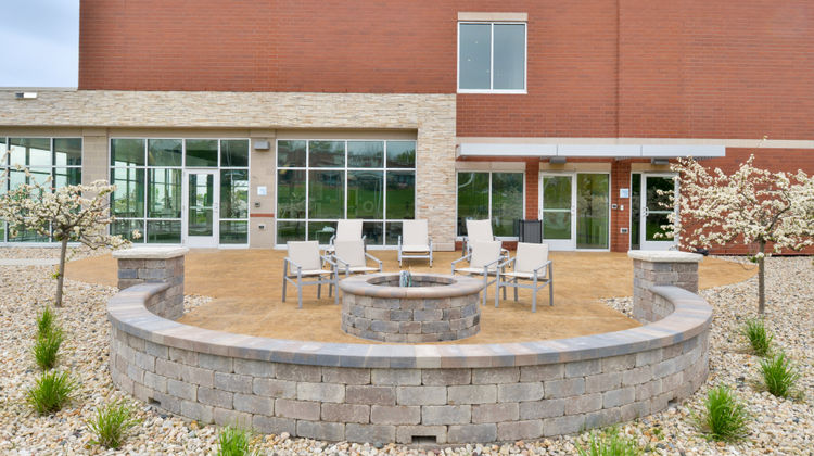 Holiday Inn Express & Suites Madison Exterior