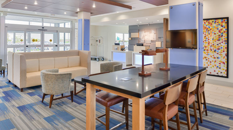 Holiday Inn Express & Suites Madison Lobby
