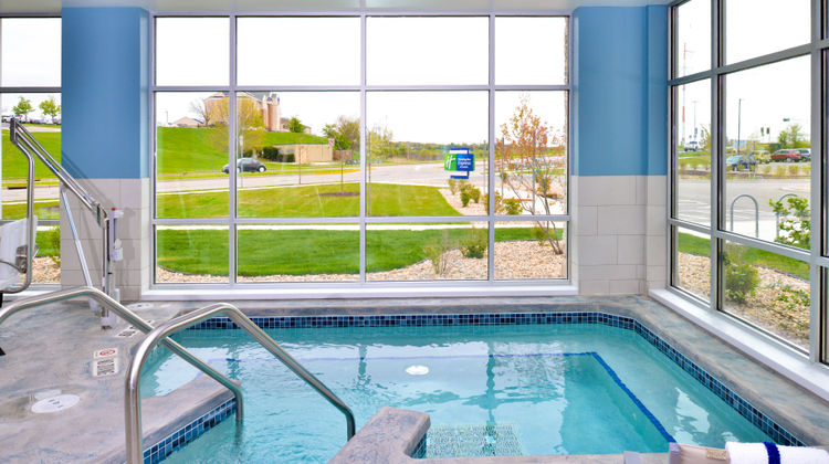Holiday Inn Express & Suites Madison Pool