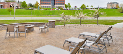 Holiday Inn Express & Suites Madison Exterior