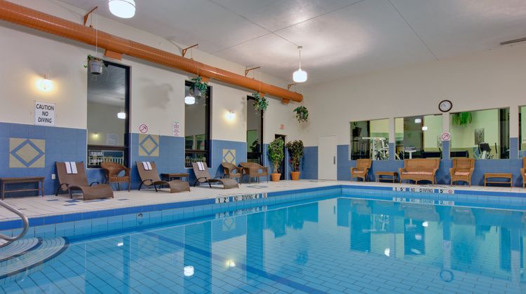 Holiday Inn Express Hotel & Suites Pool