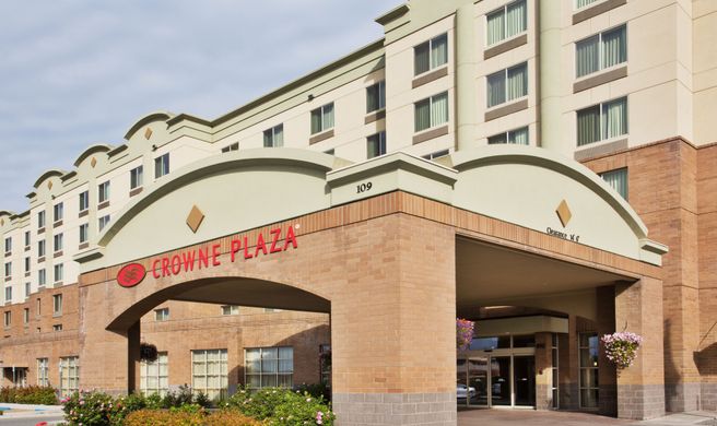 Crowne Plaza Anchorage Midtown Exterior