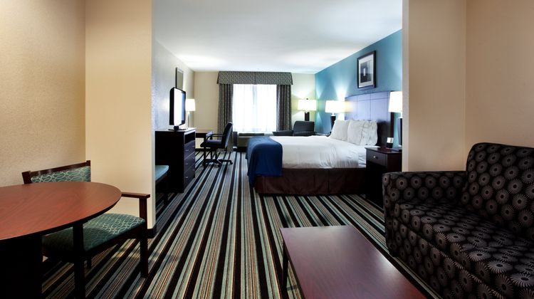 Holiday Inn Express Hotel & Suites Suite