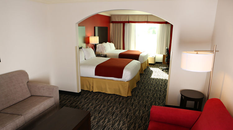 Holiday Inn Express & Suites Sumter Suite