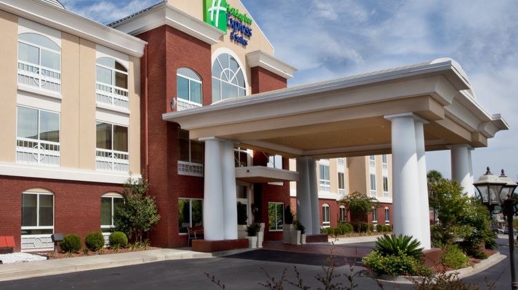 Holiday Inn Express & Suites Sumter Exterior