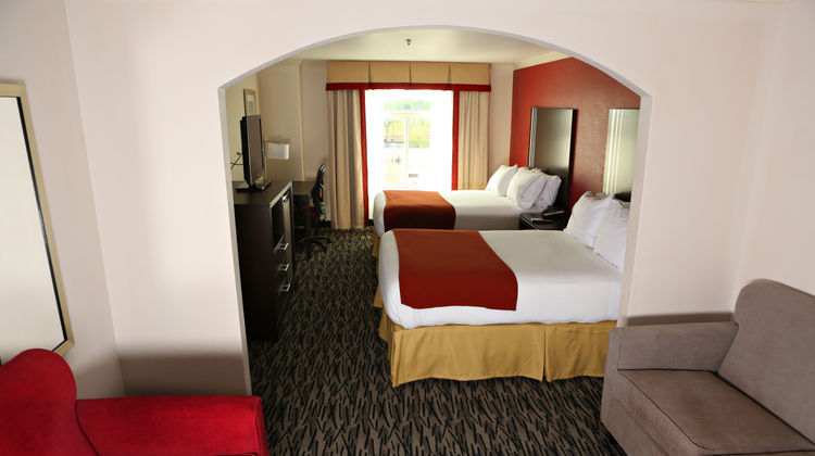 Holiday Inn Express & Suites Sumter Room