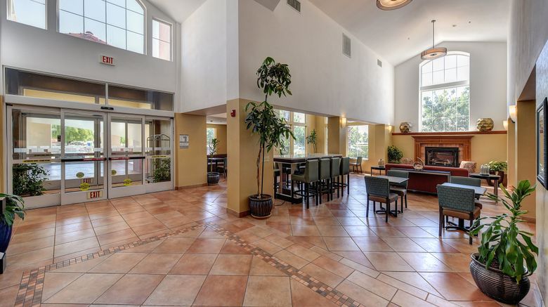 <b>Holiday Inn Express Hotel & Suites Lobby</b>. Images powered by <a href="https://www.leonardoworldwide.com/" title="Leonardo Worldwide" target="_blank">Leonardo</a>.