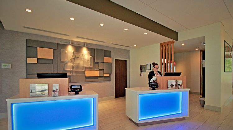Holiday Inn Express & Suites Ocala Lobby
