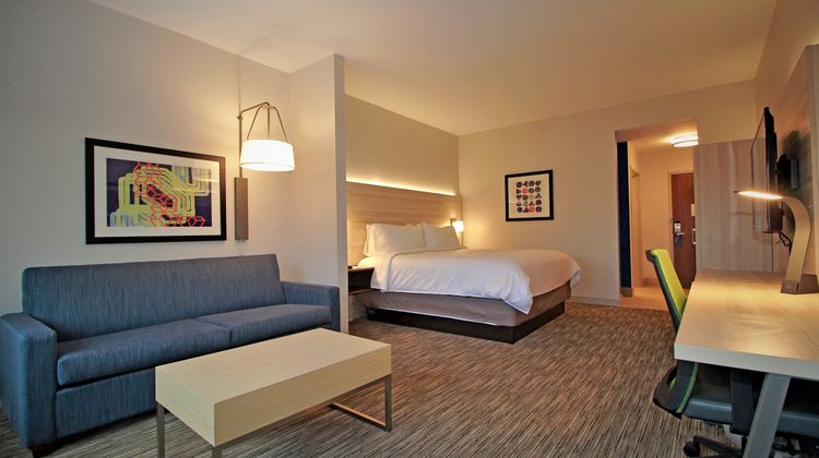 Holiday Inn Express & Suites Ocala Suite
