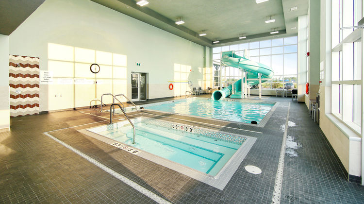 Holiday Inn & Stes Calgary Airport North Pool