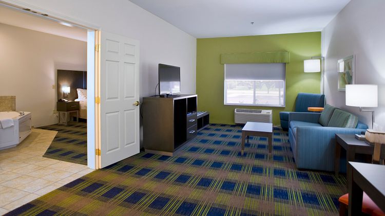 Holiday Inn Express Suite