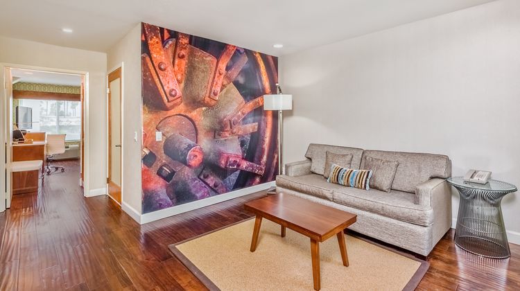 Hotel Indigo Anaheim Maingate Suite
