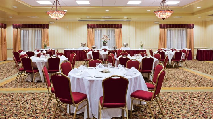Holiday Inn Hotel & Suites Ballroom